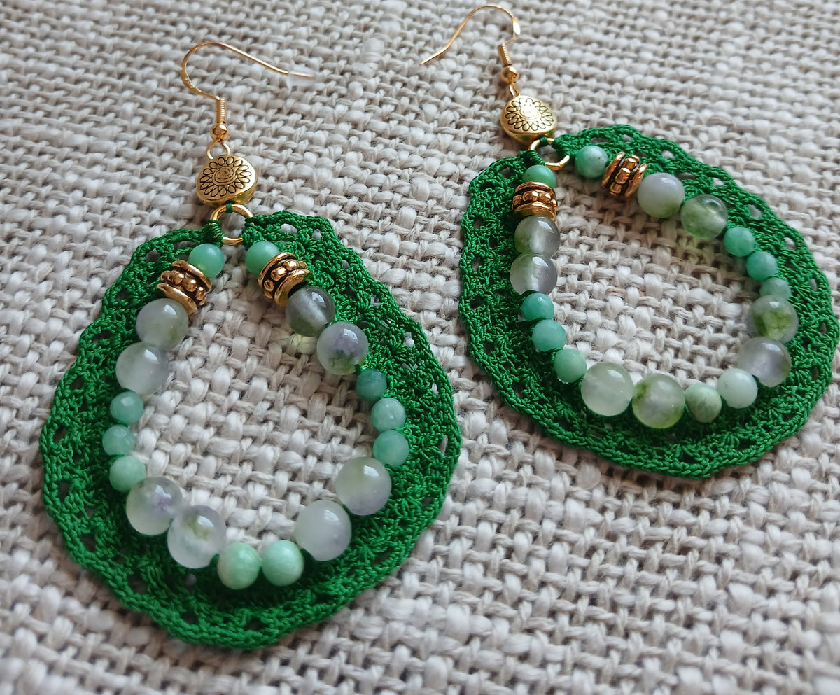 Boucles d'oreilles créoles  émeraudes, jade & chrysoprase